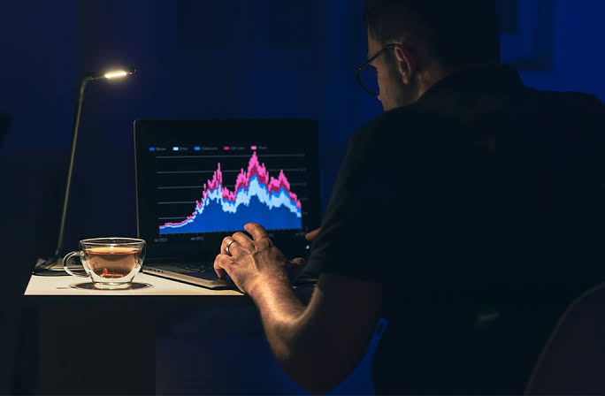 Veyberg Traders Win Big When Markets Go Wild